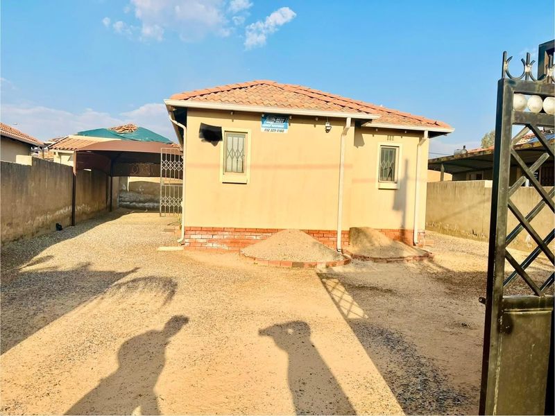 3 Bedroom House For Sale in Glenway Estate, Pretoria - Photo 4