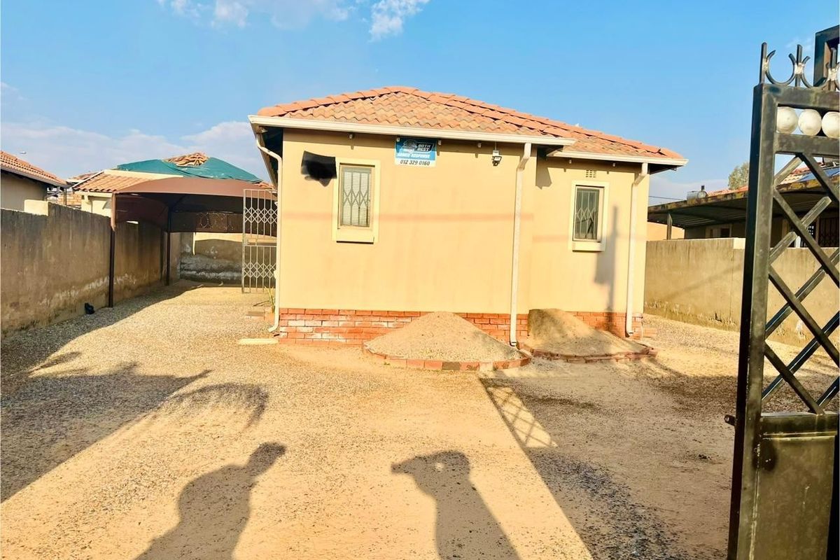 3 Bedroom House For Sale in Glenway Estate, Pretoria - Photo 4