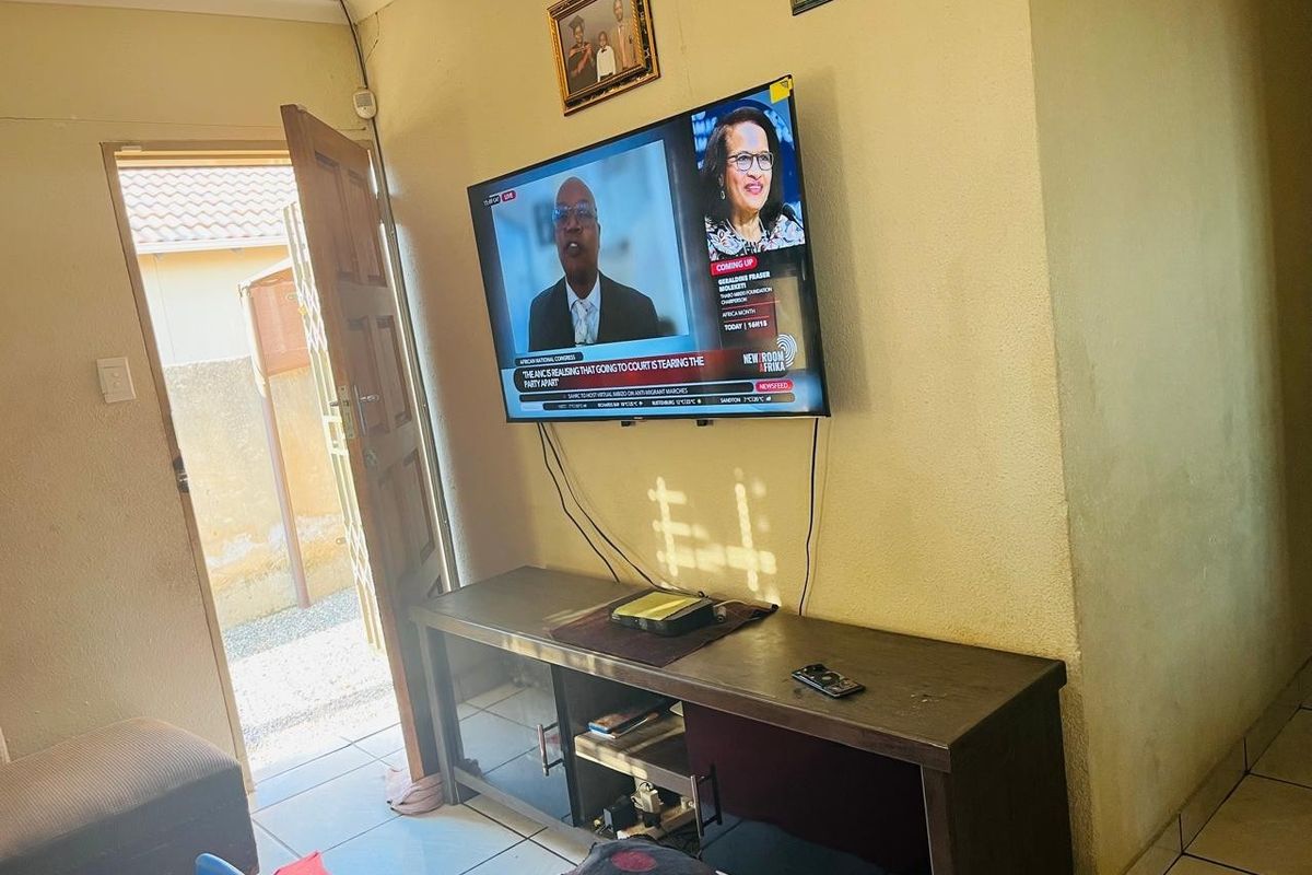 3 Bedroom House For Sale in Glenway Estate, Pretoria - Photo 5