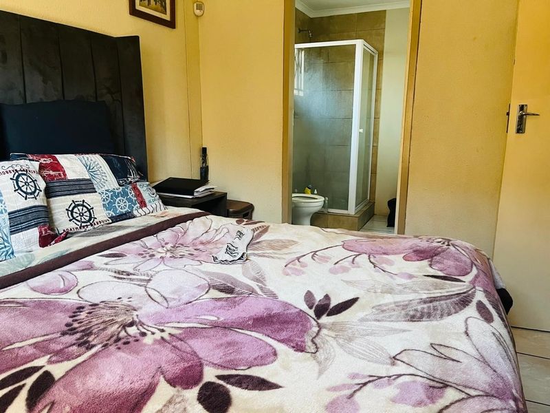 3 Bedroom House For Sale in Glenway Estate, Pretoria - Photo 9