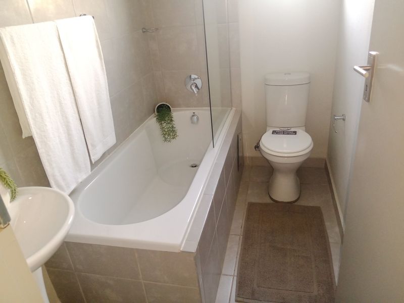2 Bedroom House To Rent in Diamond City Security Complex near Glenway Estate, Pretoria - Photo 6