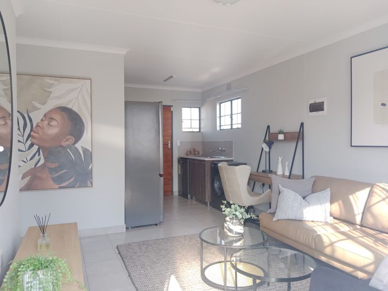 2 Bedroom House To Rent in Diamond City Security Complex near Glenway Estate, Pretoria - Photo 1