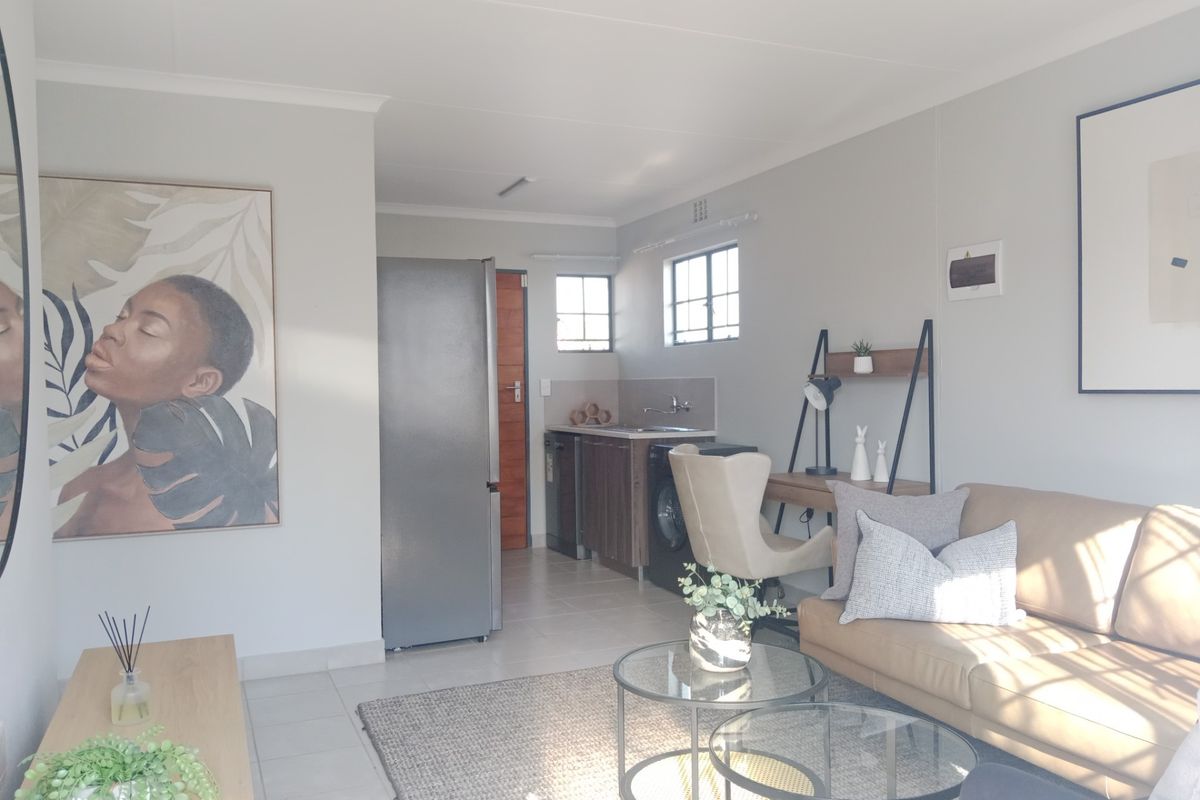 2 Bedroom House To Rent in Diamond City Security Complex near Glenway Estate, Pretoria - Photo 3