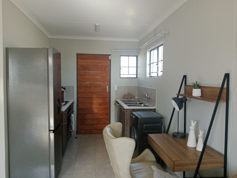 2 Bedroom House To Rent in Diamond City Security Complex near Glenway Estate, Pretoria - Photo 2
