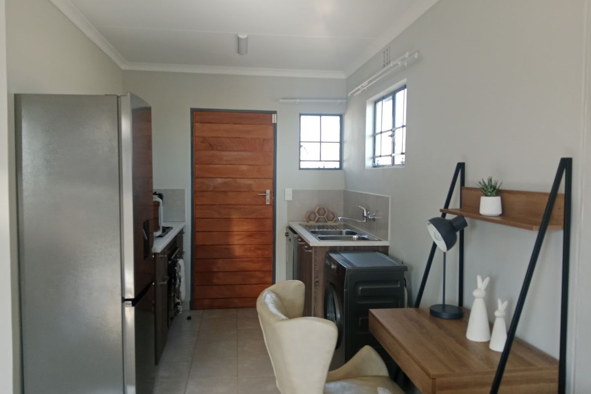 2 Bedroom House To Rent in Diamond City Security Complex near Glenway Estate, Pretoria - Photo 2