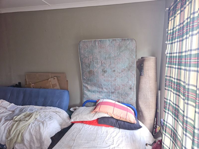 8 Bedroom Investors Dream House For Sale in Sophiatown, Johannesburg for only R1 200 000 act today ! - Photo 5