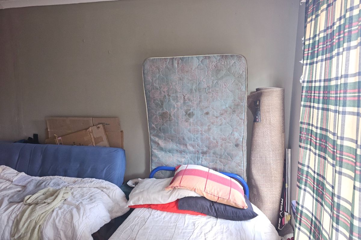 8 Bedroom Investors Dream House For Sale in Sophiatown, Johannesburg for only R1 200 000 act today ! - Photo 5