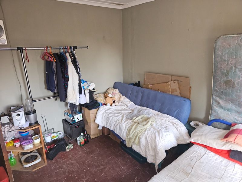 8 Bedroom Investors Dream House For Sale in Sophiatown, Johannesburg for only R1 200 000 act today ! - Photo 7
