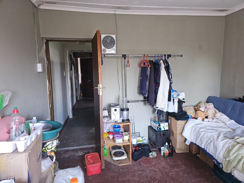 8 Bedroom Investors Dream House For Sale in Sophiatown, Johannesburg for only R1 200 000 act today ! - Photo 6