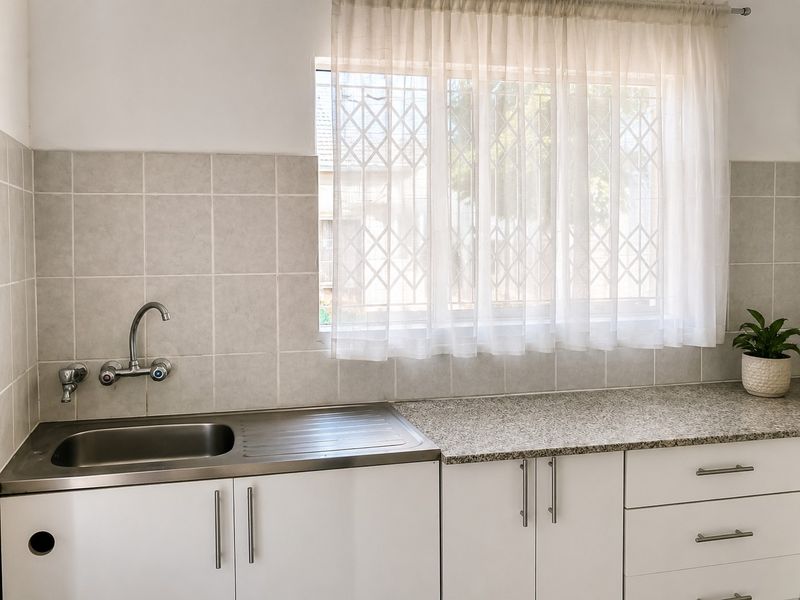 Neat 2-Bedroom Cottage in Asherville - R6,500 per Month Including Water - Photo 9