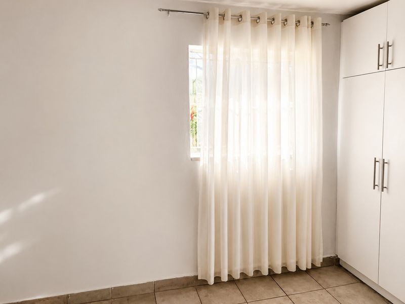 Neat 2-Bedroom Cottage in Asherville - R6,500 per Month Including Water - Photo 7