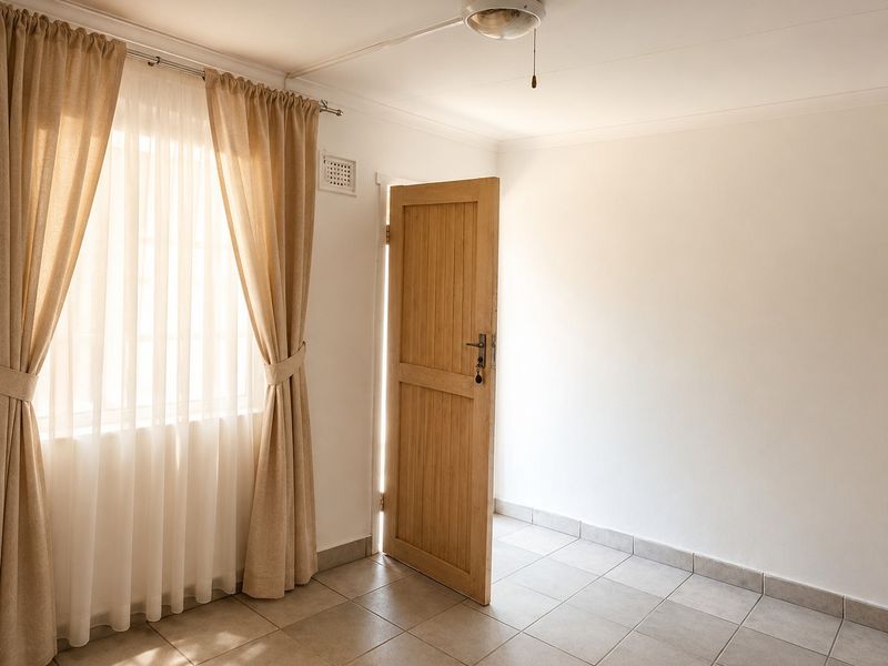 Neat 2-Bedroom Cottage in Asherville - R6,500 per Month Including Water - Photo 2