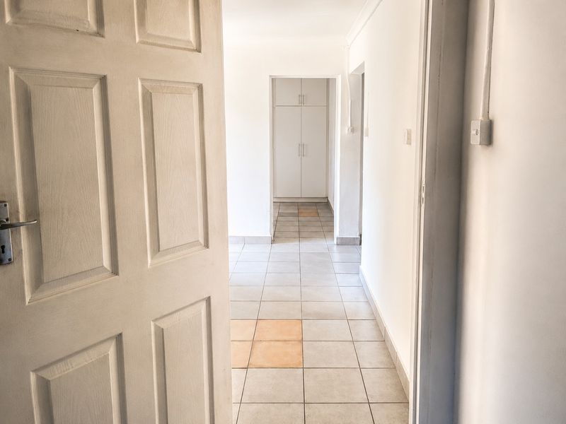 Neat 2-Bedroom Cottage in Asherville - R6,500 per Month Including Water - Photo 4