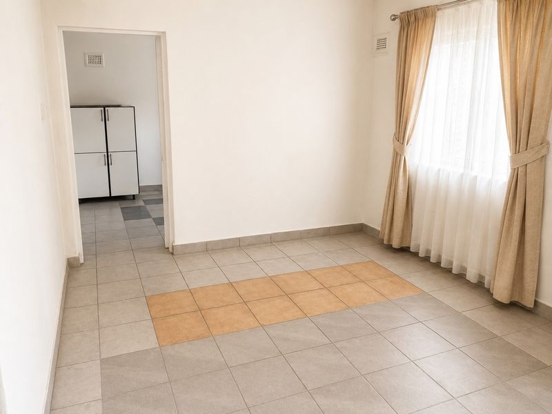 Neat 2-Bedroom Cottage in Asherville - R6,500 per Month Including Water - Photo 3