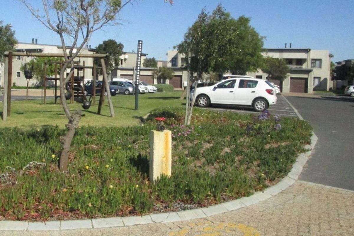Apartment With Garage For Sale in Burgundy Estate, Western Cape - Photo 4