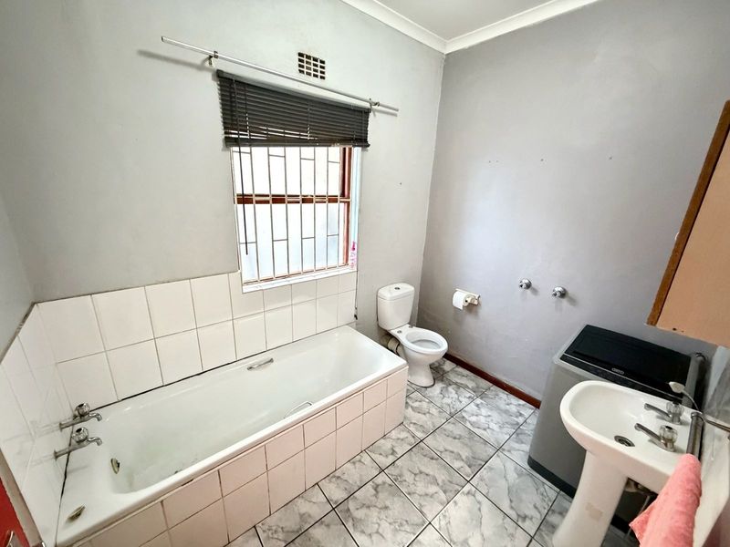 Stunning 2-Bedroom with 2 Bathroom House For Sale In Highbury Park - Photo 6
