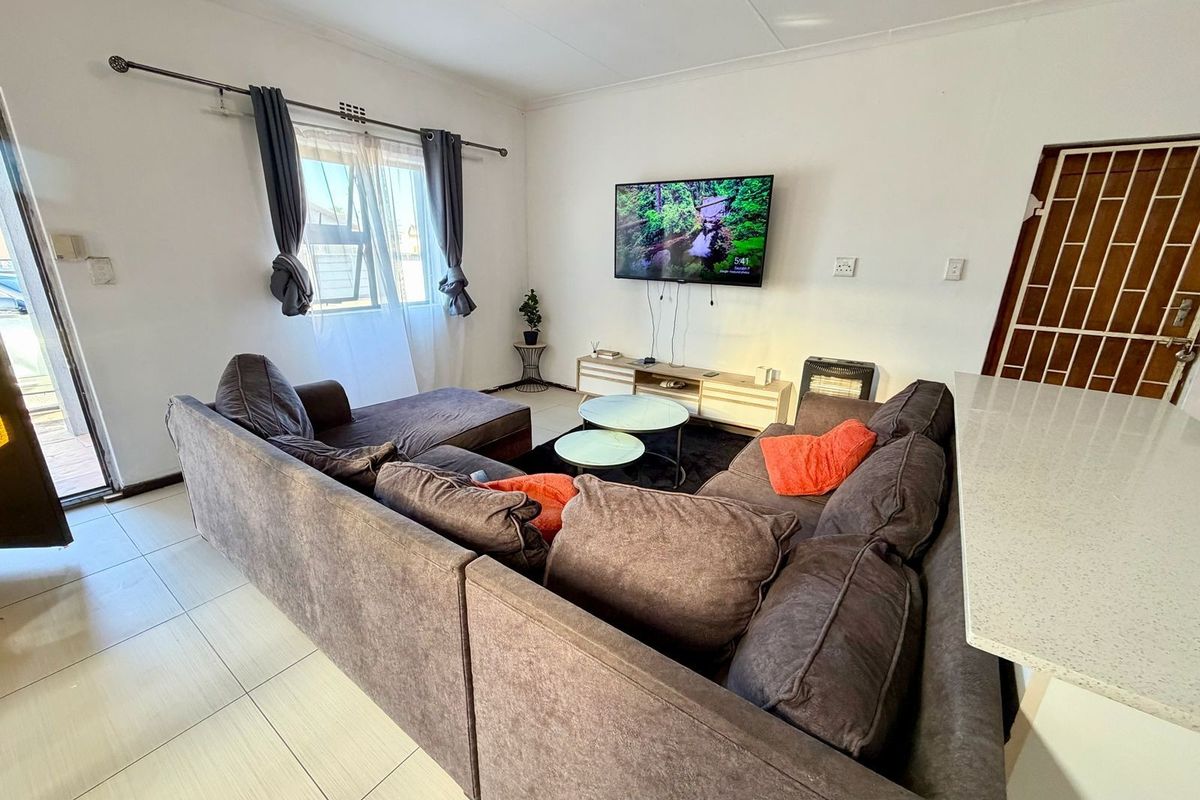 Stunning 2-Bedroom with 2 Bathroom House For Sale In Highbury Park - Photo 3