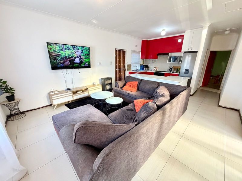 Stunning 2-Bedroom with 2 Bathroom House For Sale In Highbury Park - Photo 5