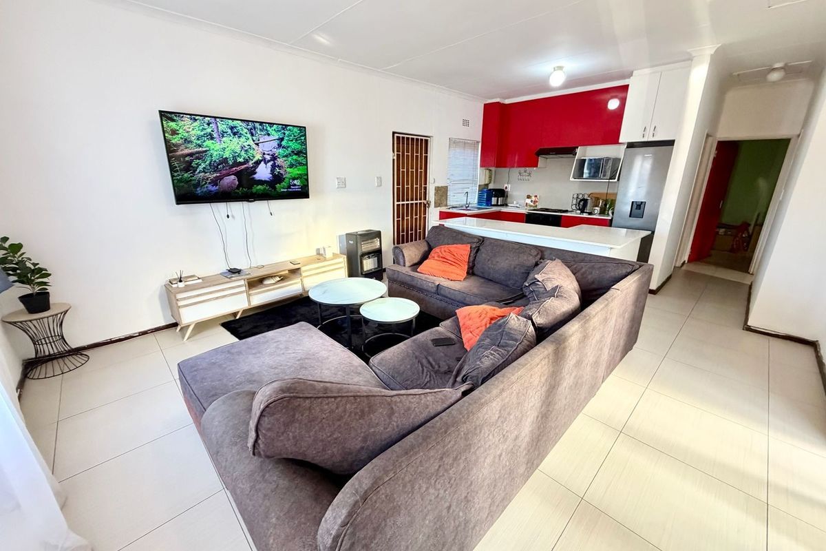 Stunning 2-Bedroom with 2 Bathroom House For Sale In Highbury Park - Photo 5