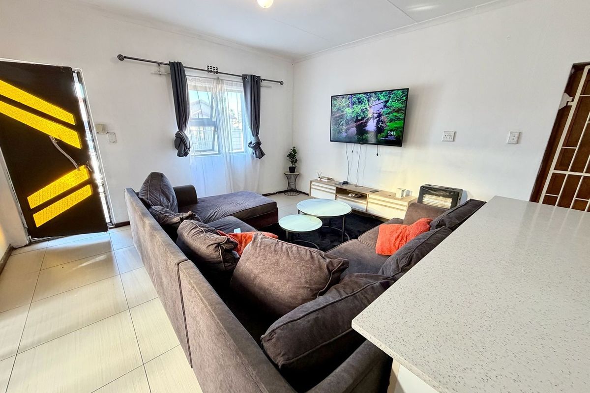 Stunning 2-Bedroom with 2 Bathroom House For Sale In Highbury Park - Photo 4