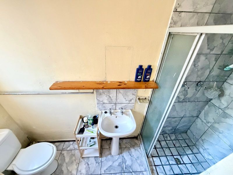 Stunning 2-Bedroom with 2 Bathroom House For Sale In Highbury Park - Photo 10