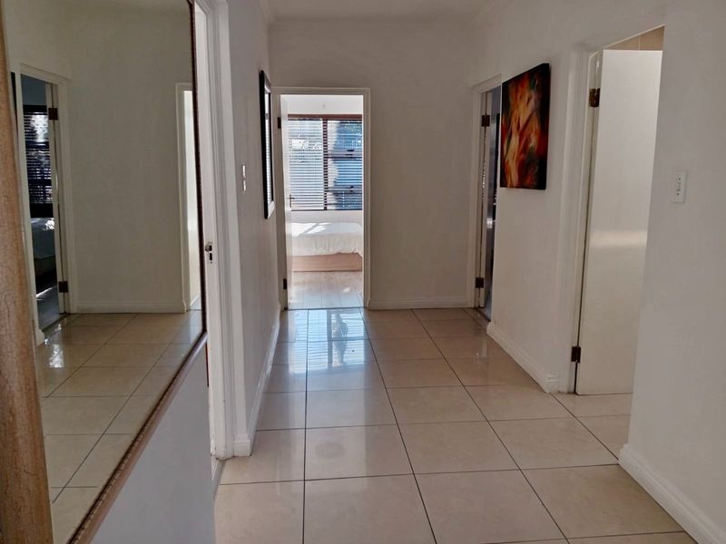 Spacious 4-Bedroom Duplex in Sandown Villas - Photo 8