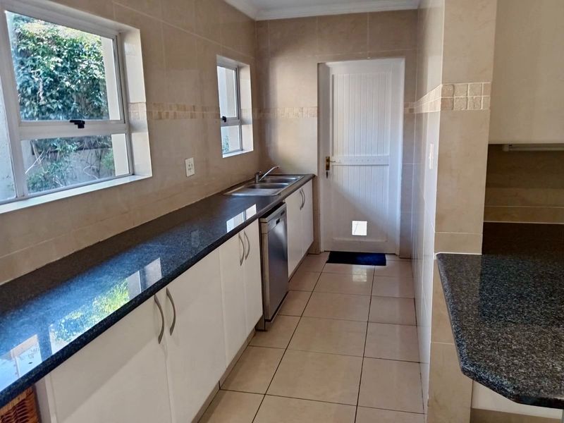 Spacious 4-Bedroom Duplex in Sandown Villas - Photo 3