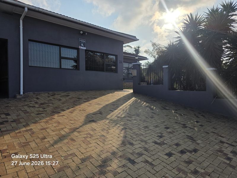 Modern 5-Bedroom Home with Granny Flat - Walking Distance to Netcare Hospital, Kuils River - Photo 7