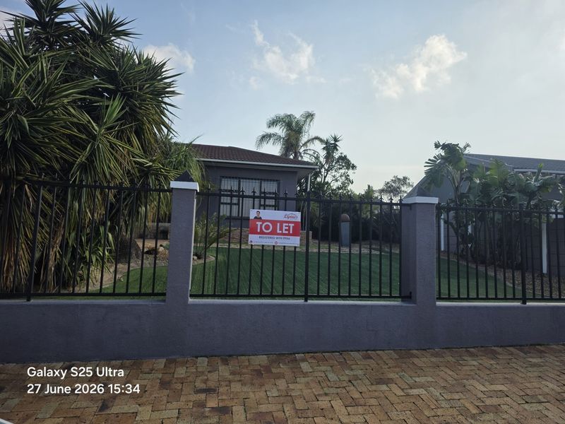 Modern 5-Bedroom Home with Granny Flat - Walking Distance to Netcare Hospital, Kuils River - Photo 6