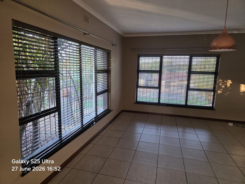 Modern 5-Bedroom Home with Granny Flat - Walking Distance to Netcare Hospital, Kuils River - Photo 3