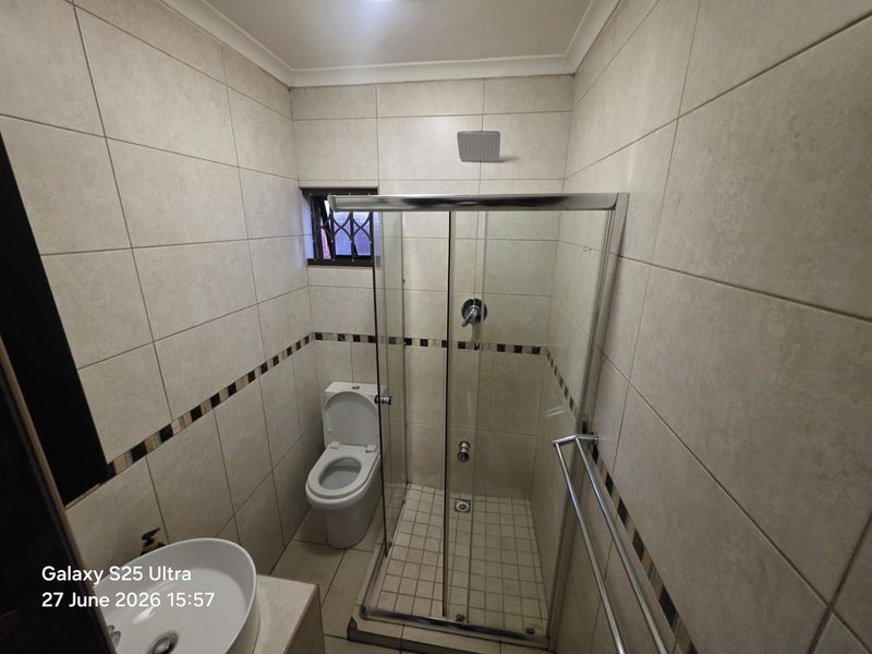 Modern 5-Bedroom Home with Granny Flat - Walking Distance to Netcare Hospital, Kuils River - Photo 2