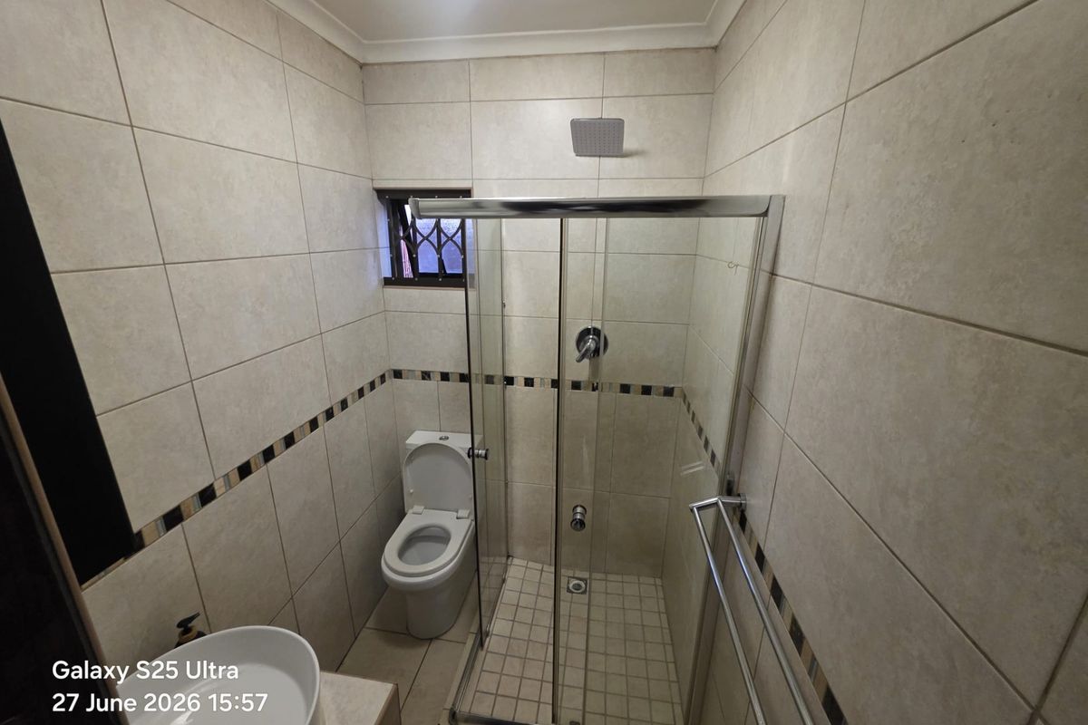 Modern 5-Bedroom Home with Granny Flat - Walking Distance to Netcare Hospital, Kuils River - Photo 2