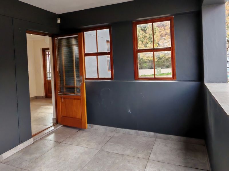 Modern secured  2bed 1st floor Apartment To Rent in Knysna Central, Knysna R11k pm - Photo 10