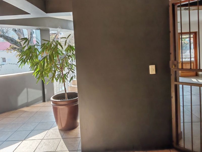 Modern secured  2bed 1st floor Apartment To Rent in Knysna Central, Knysna R11k pm - Photo 2