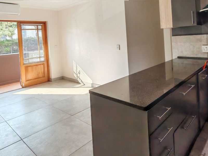 Modern secured  2bed 1st floor Apartment To Rent in Knysna Central, Knysna R11k pm - Photo 3
