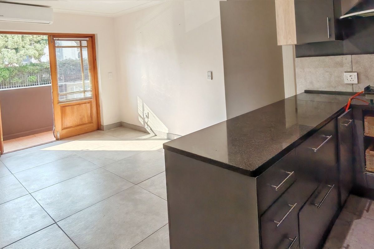 Modern secured  2bed 1st floor Apartment To Rent in Knysna Central, Knysna R11k pm available 1 July - Photo 3