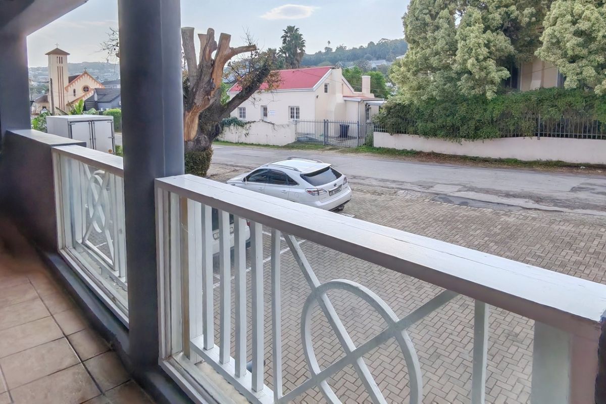 Modern secured  2bed 1st floor Apartment To Rent in Knysna Central, Knysna R11k pm available 1 July - Photo 5