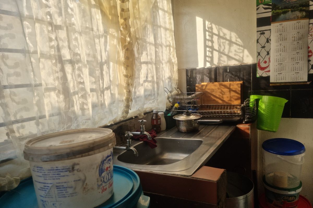 6 Bedroom House in Eldorado Park - Photo 4