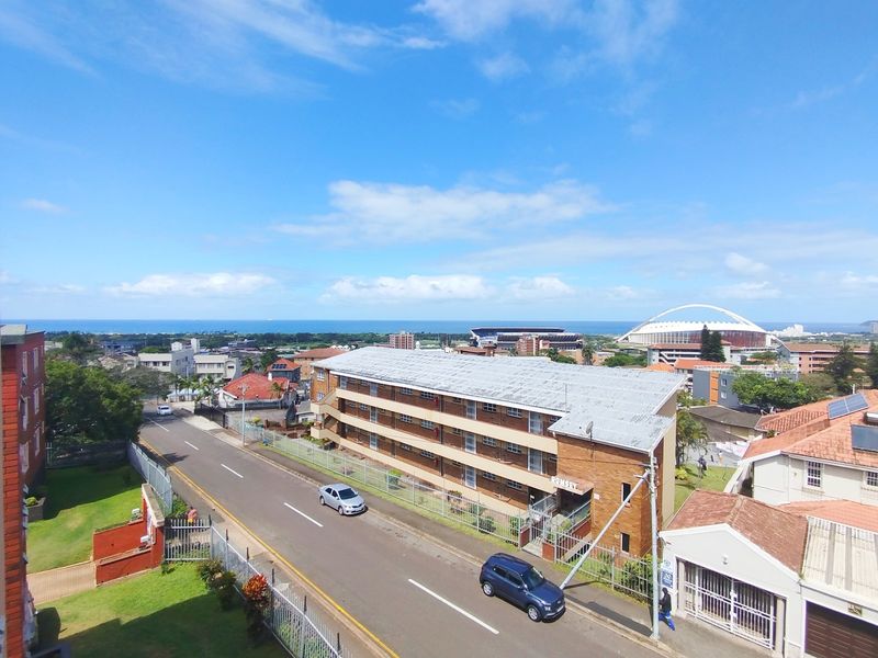 Fully Furnished 2 Bed Morningside Apartment with Ocean View for Rent - Photo 1