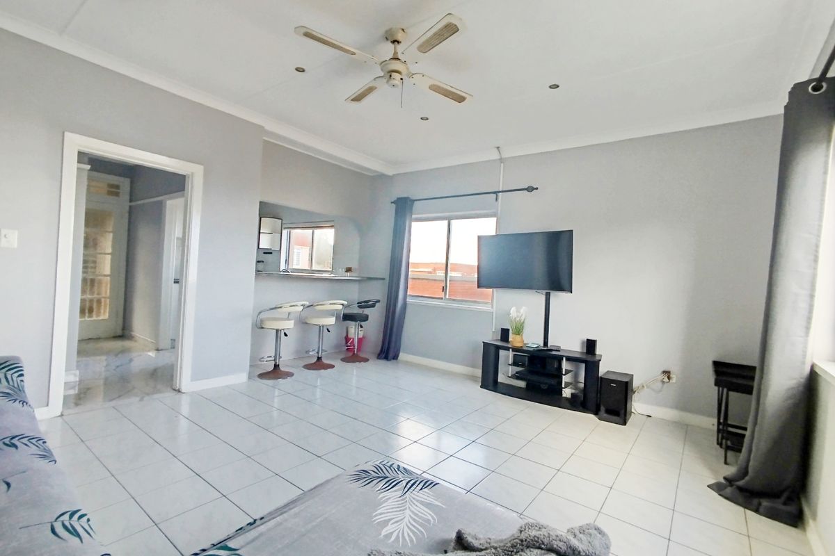 Fully Furnished 2 Bed Morningside Apartment with Ocean View for Rent - Photo 4