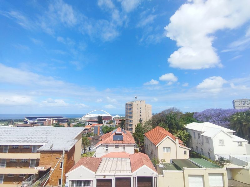 Fully Furnished 2 Bed Morningside Apartment with Ocean View for Rent - Photo 2