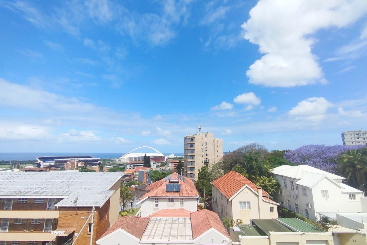Fully Furnished 2 Bed Morningside Apartment with Ocean View for Rent - Photo 2