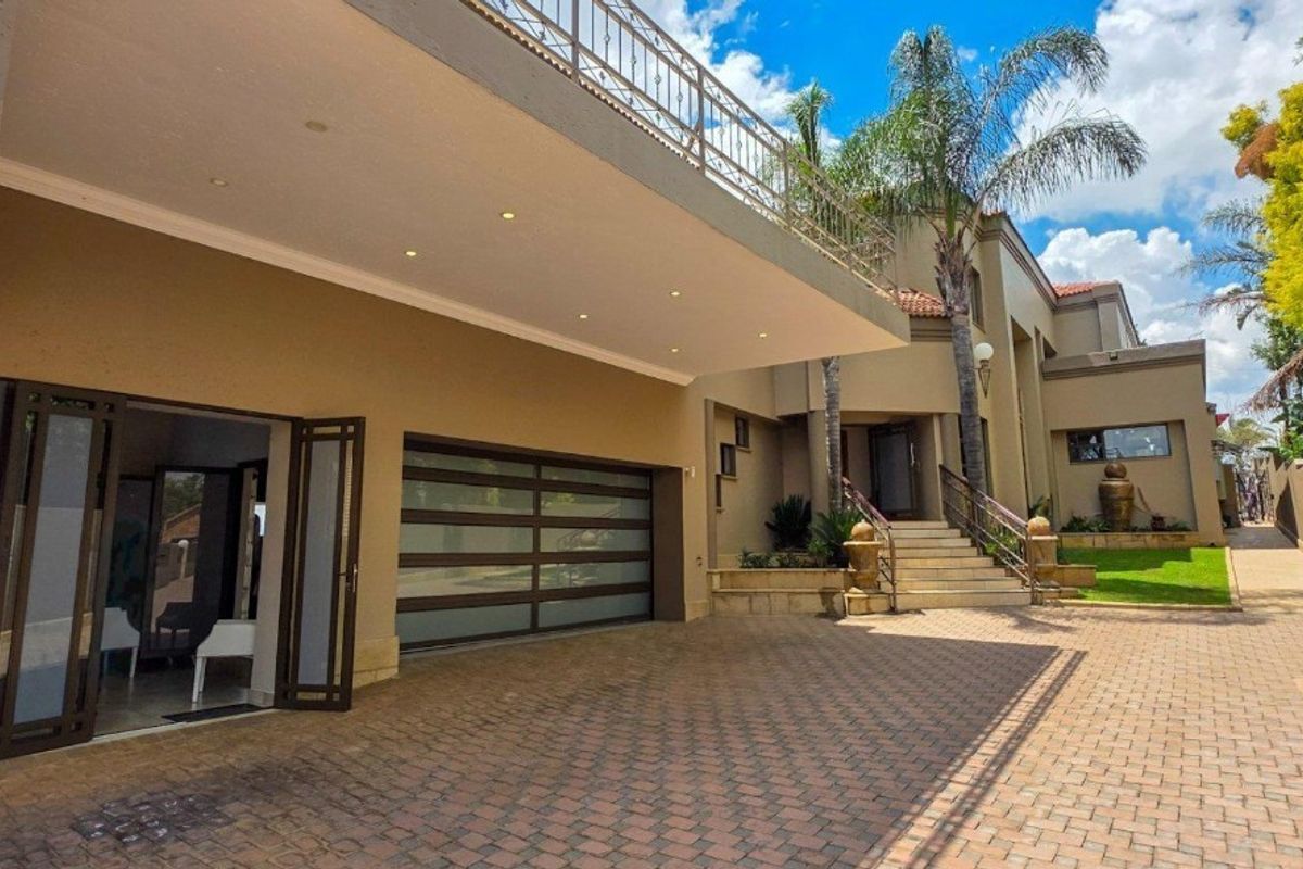 An Extraordinary Home for an Extraordinary Life - Photo 4