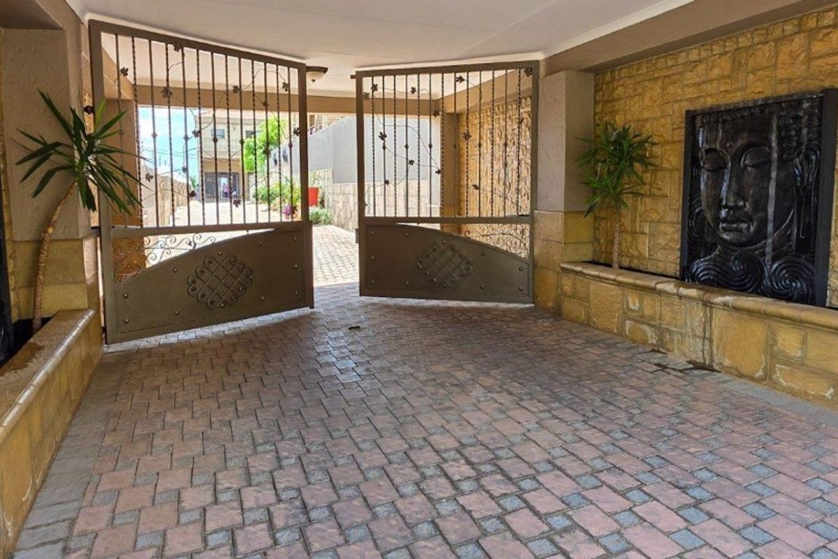 An Extraordinary Home for an Extraordinary Life - Photo 2
