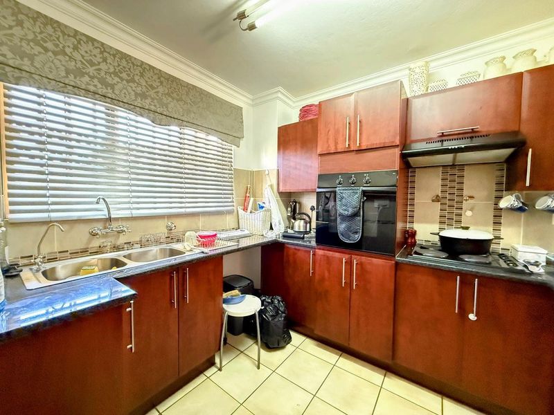 Townhouse For Sale in Olympus AH, Pretoria - Photo 6