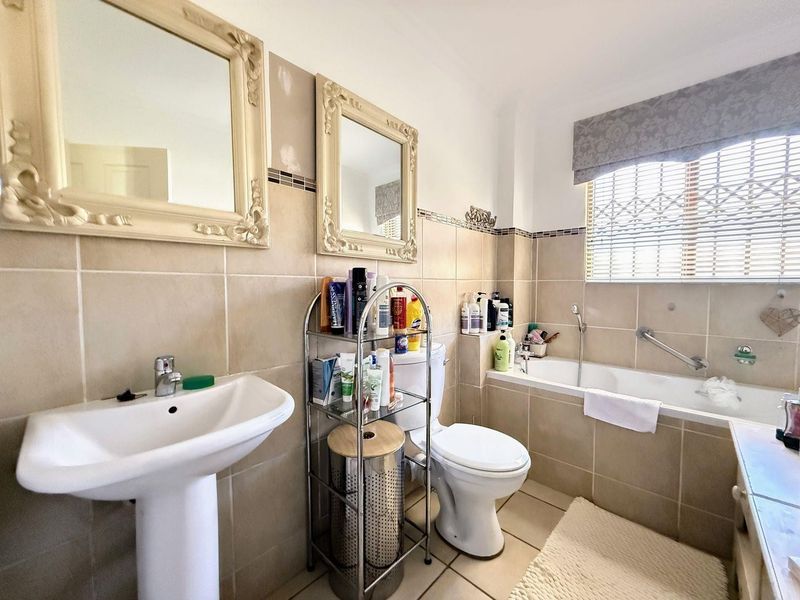 Townhouse For Sale in Olympus AH, Pretoria - Photo 9
