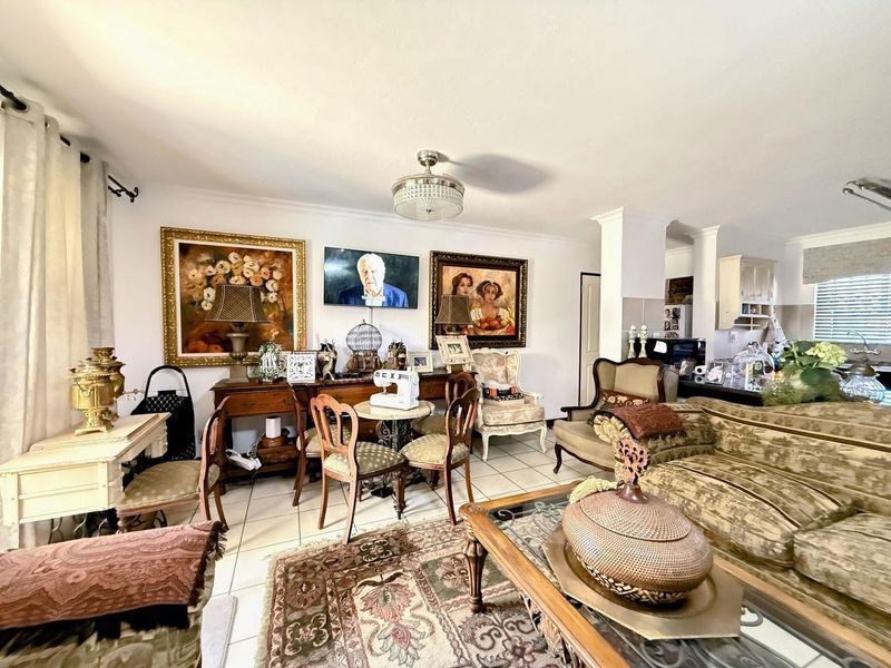 Townhouse For Sale in Olympus AH, Pretoria - Photo 4