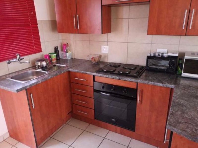Townhouse For Sale in The Orchards, Akasia - Photo 8