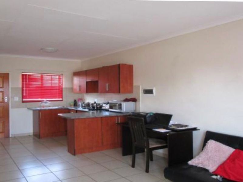 Townhouse For Sale in The Orchards, Akasia - Photo 6