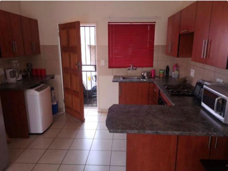 Townhouse For Sale in The Orchards, Akasia - Photo 7